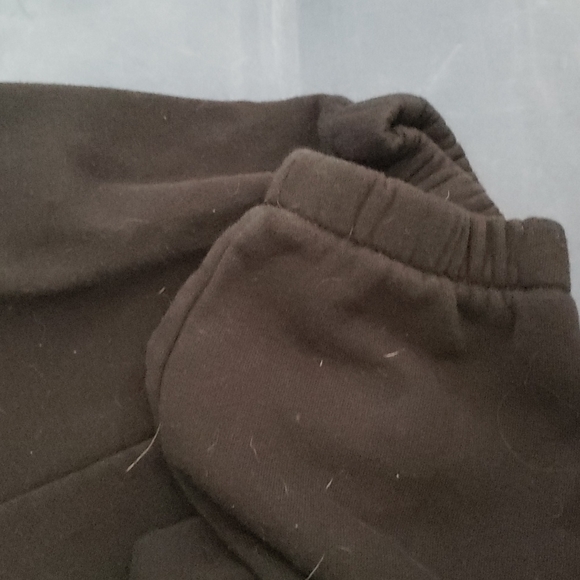 Black sweat pants w/ cuffed ankle. Size small. Worn a few times. Wild fable. - Picture 4 of 4